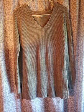 Goodthreads Gray Ribbed Shaker Stitch Deep V-Neck Tunic Sweater